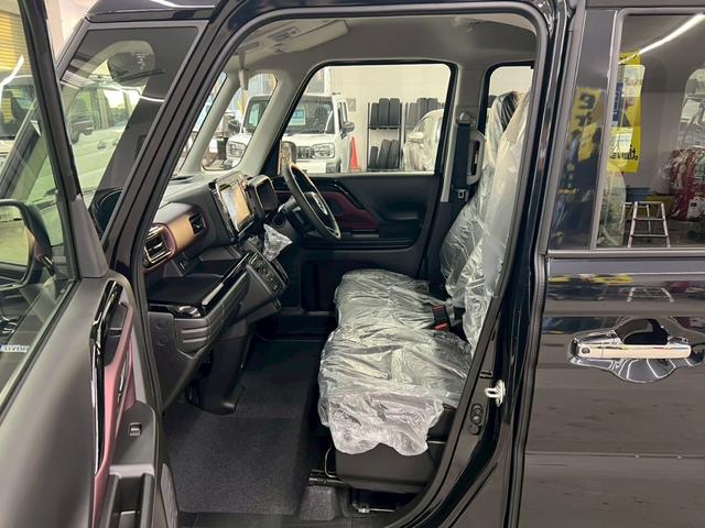 スペーシアカスタム ハイブリッドＸＳターボ　４ＷＤ　届出済未使用車　スズキコネクト対応純正９インチナビ　アラウンドビューモニター　フルセグＴＶ　Ｂｌｕｅｔｏｏｔｈ　両側電動スライドドア　シートヒーター　衝突被害軽減ブレーキ　ステアリングヒーター（16枚目）