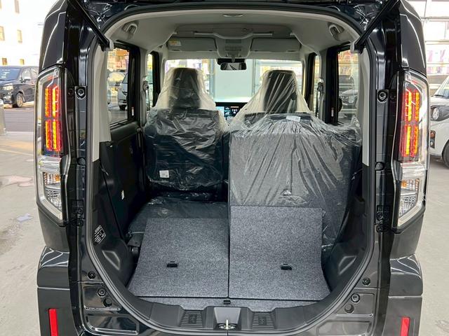 スペーシアカスタム ハイブリッドＸＳターボ　４ＷＤ　届出済未使用車　スズキコネクト対応純正９インチナビ　アラウンドビューモニター　フルセグＴＶ　Ｂｌｕｅｔｏｏｔｈ　両側電動スライドドア　シートヒーター　衝突被害軽減ブレーキ　ステアリングヒーター（21枚目）