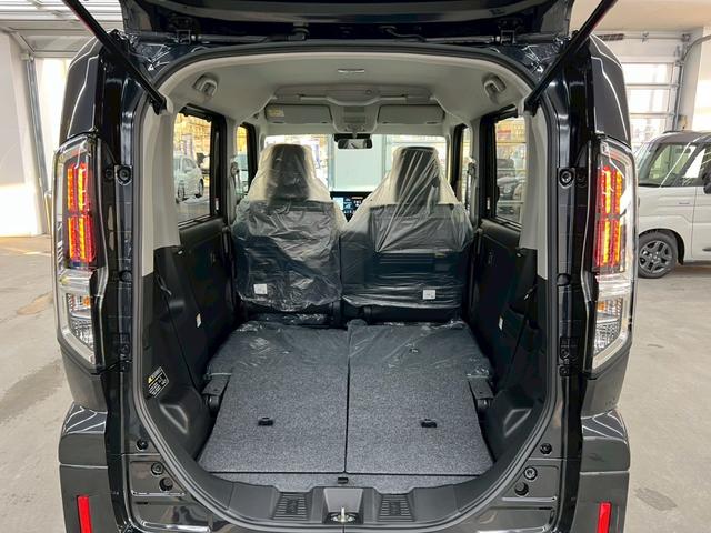スペーシアカスタム ハイブリッドＸＳターボ　４ＷＤ　届出済未使用車　スズキコネクト対応純正９インチナビ　アラウンドビューモニター　フルセグＴＶ　Ｂｌｕｅｔｏｏｔｈ　両側電動スライドドア　シートヒーター　衝突被害軽減ブレーキ　ステアリングヒーター（22枚目）