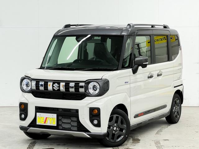 スペーシアギア ハイブリッドＸＺ　ターボ　４ＷＤ　届出済未使用車　スズキコネクト対応純正９インチナビ　アラウンドビューモニター　フルセグＴＶ　Ｂｌｕｅｔｏｏｔｈ　両側電動スライドドア　シートヒーター　衝突被害軽減ブレーキ　ステアリングヒーター（3枚目）