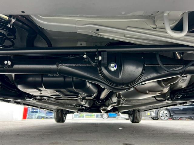 スペーシアギア ハイブリッドＸＺ　ターボ　４ＷＤ　届出済未使用車　スズキコネクト対応純正９インチナビ　アラウンドビューモニター　フルセグＴＶ　Ｂｌｕｅｔｏｏｔｈ　両側電動スライドドア　シートヒーター　衝突被害軽減ブレーキ　ステアリングヒーター（6枚目）