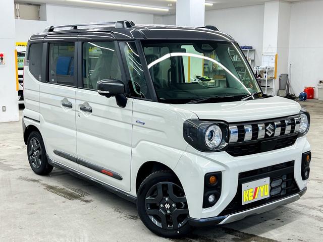スペーシアギア ハイブリッドＸＺ　ターボ　４ＷＤ　届出済未使用車　スズキコネクト対応純正９インチナビ　アラウンドビューモニター　フルセグＴＶ　Ｂｌｕｅｔｏｏｔｈ　両側電動スライドドア　シートヒーター　衝突被害軽減ブレーキ　ステアリングヒーター（7枚目）