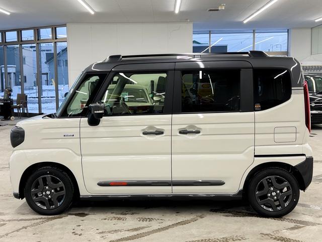 スペーシアギア ハイブリッドＸＺ　ターボ　４ＷＤ　届出済未使用車　スズキコネクト対応純正９インチナビ　アラウンドビューモニター　フルセグＴＶ　Ｂｌｕｅｔｏｏｔｈ　両側電動スライドドア　シートヒーター　衝突被害軽減ブレーキ　ステアリングヒーター（11枚目）
