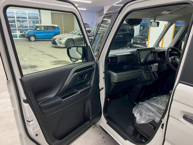 スペーシアギア ハイブリッドＸＺ　ターボ　４ＷＤ　届出済未使用車　スズキコネクト対応純正９インチナビ　アラウンドビューモニター　フルセグＴＶ　Ｂｌｕｅｔｏｏｔｈ　両側電動スライドドア　シートヒーター　衝突被害軽減ブレーキ　ステアリングヒーター（15枚目）