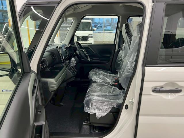 スペーシアギア ハイブリッドＸＺ　ターボ　４ＷＤ　届出済未使用車　スズキコネクト対応純正９インチナビ　アラウンドビューモニター　フルセグＴＶ　Ｂｌｕｅｔｏｏｔｈ　両側電動スライドドア　シートヒーター　衝突被害軽減ブレーキ　ステアリングヒーター（16枚目）