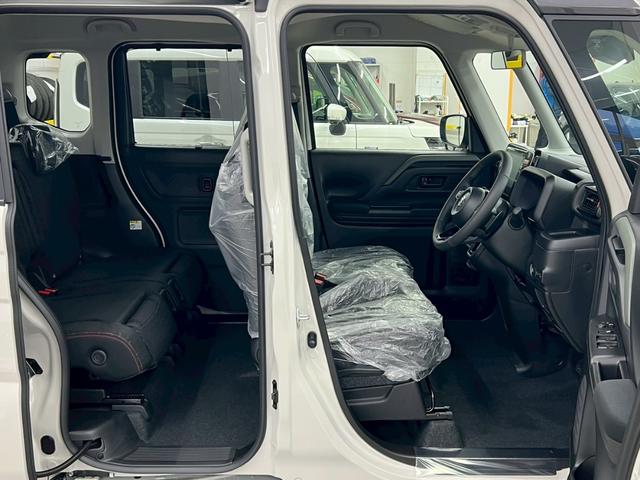 スペーシアギア ハイブリッドＸＺ　ターボ　４ＷＤ　届出済未使用車　スズキコネクト対応純正９インチナビ　アラウンドビューモニター　フルセグＴＶ　Ｂｌｕｅｔｏｏｔｈ　両側電動スライドドア　シートヒーター　衝突被害軽減ブレーキ　ステアリングヒーター（18枚目）