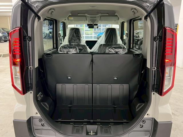 スペーシアギア ハイブリッドＸＺ　ターボ　４ＷＤ　届出済未使用車　スズキコネクト対応純正９インチナビ　アラウンドビューモニター　フルセグＴＶ　Ｂｌｕｅｔｏｏｔｈ　両側電動スライドドア　シートヒーター　衝突被害軽減ブレーキ　ステアリングヒーター（20枚目）
