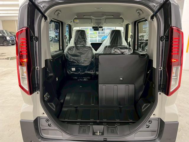 スペーシアギア ハイブリッドＸＺ　ターボ　４ＷＤ　届出済未使用車　スズキコネクト対応純正９インチナビ　アラウンドビューモニター　フルセグＴＶ　Ｂｌｕｅｔｏｏｔｈ　両側電動スライドドア　シートヒーター　衝突被害軽減ブレーキ　ステアリングヒーター（21枚目）