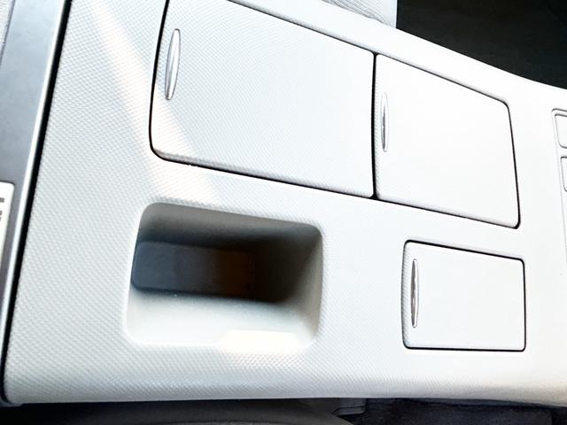エスティマハイブリッド Ｘ　４ＷＤ　パワースライドドア　プッシュスタート　スマートキー　社外ナビ　フルセグＴＶ　オットマンシート　純正アルミ　純正ＨＩＤ　純正フォグランプ　ＥＴＣ　クルーズコントロール　１００Ｖ電源　ドラレコ（34枚目）