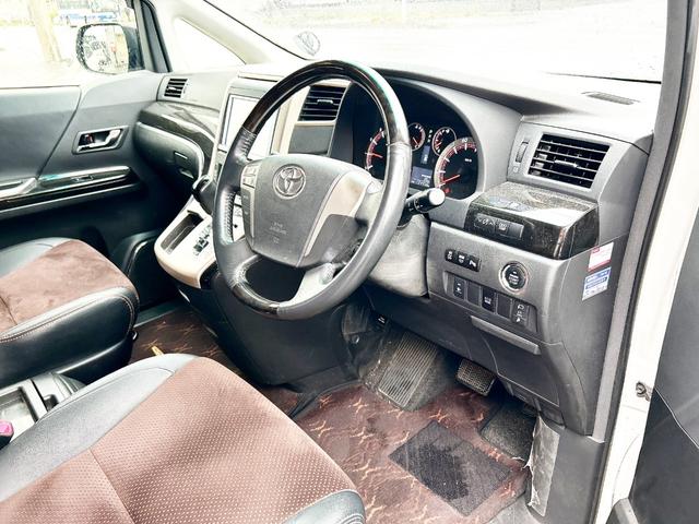 アルファード ２４０Ｓ　タイプゴールドＩＩ　４ＷＤ　本州仕入　両側パワースライドドア　パワーバックドア　メーカーＨＤＤナビ　フルセグＴＶ　後席モニター　ハーフレザーシート　純正アルミ　バックカメラ　ＥＴＣ　純正ドライブレコーダー　スマートキー（7枚目）