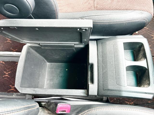 アルファード ２４０Ｓ　タイプゴールドＩＩ　４ＷＤ　本州仕入　両側パワースライドドア　パワーバックドア　メーカーＨＤＤナビ　フルセグＴＶ　後席モニター　ハーフレザーシート　純正アルミ　バックカメラ　ＥＴＣ　純正ドライブレコーダー　スマートキー（36枚目）