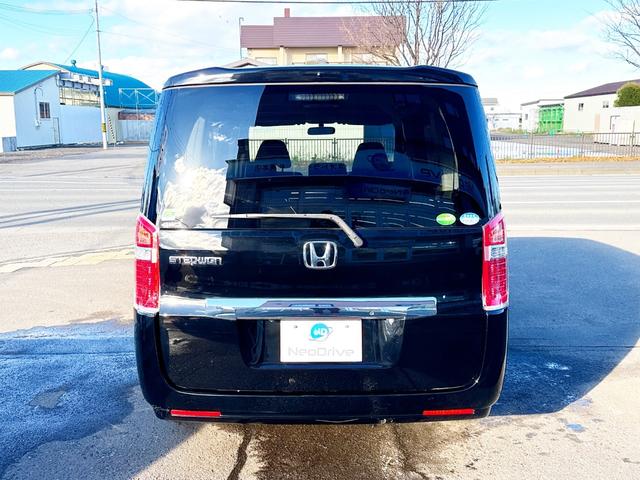 ステップワゴン Ｇ　Ｅセレクション　４ＷＤ　本州仕入　寒冷地仕様　純正ナビ　Ｂｌｕｅｔｏｏｔｈ接続　後席モニター　パワスラ　アイドリングストップ　社外アルミ　横滑り防止　スマートキー　３列シート　タイミングチェーン車　Ｂカメラ　フルセグ（11枚目）