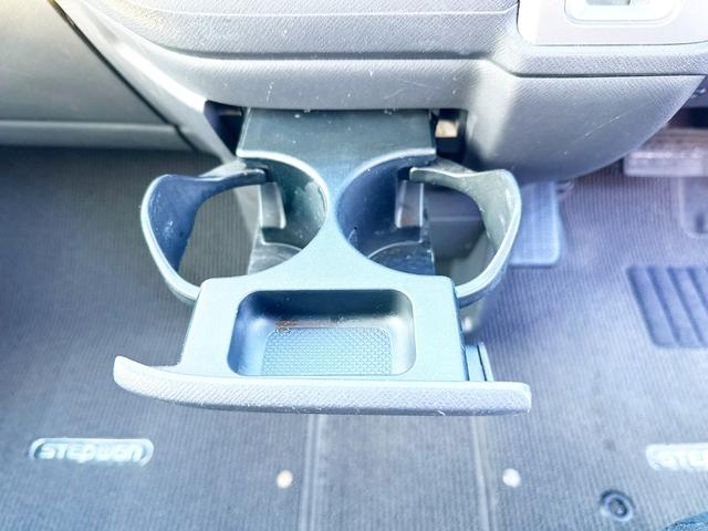 ステップワゴン Ｇ　Ｅセレクション　４ＷＤ　本州仕入　寒冷地仕様　純正ナビ　Ｂｌｕｅｔｏｏｔｈ接続　後席モニター　パワスラ　アイドリングストップ　社外アルミ　横滑り防止　スマートキー　３列シート　タイミングチェーン車　Ｂカメラ　フルセグ（37枚目）