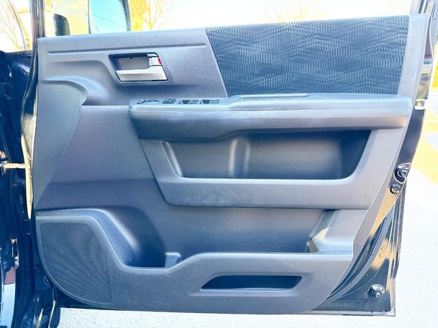 ステップワゴン Ｇ　Ｅセレクション　４ＷＤ　本州仕入　寒冷地仕様　純正ナビ　Ｂｌｕｅｔｏｏｔｈ接続　後席モニター　パワスラ　アイドリングストップ　社外アルミ　横滑り防止　スマートキー　３列シート　タイミングチェーン車　Ｂカメラ　フルセグ（45枚目）