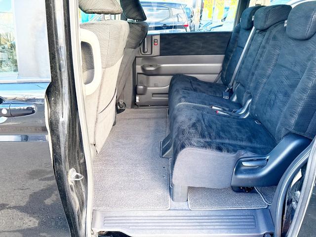 ステップワゴン Ｇ　Ｅセレクション　４ＷＤ　本州仕入　寒冷地仕様　純正ナビ　Ｂｌｕｅｔｏｏｔｈ接続　後席モニター　パワスラ　アイドリングストップ　社外アルミ　横滑り防止　スマートキー　３列シート　タイミングチェーン車　Ｂカメラ　フルセグ（60枚目）