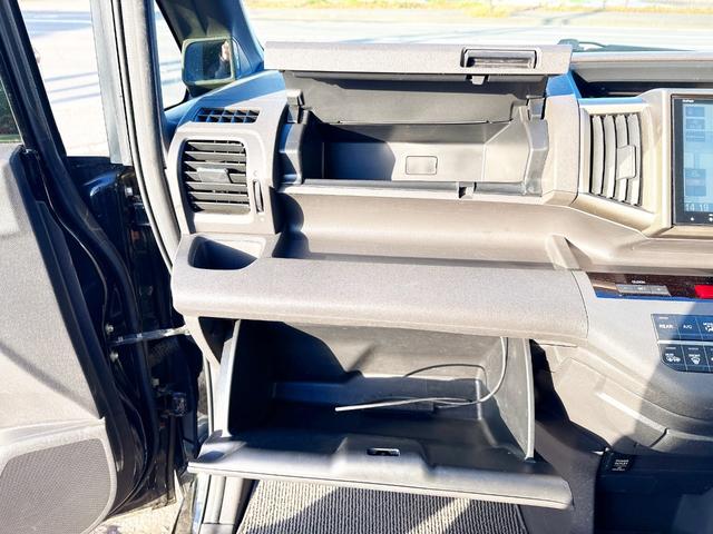 ステップワゴン Ｇ　Ｅセレクション　４ＷＤ　本州仕入　寒冷地仕様　純正ナビ　Ｂｌｕｅｔｏｏｔｈ接続　後席モニター　パワスラ　アイドリングストップ　社外アルミ　横滑り防止　スマートキー　３列シート　タイミングチェーン車　Ｂカメラ　フルセグ（64枚目）