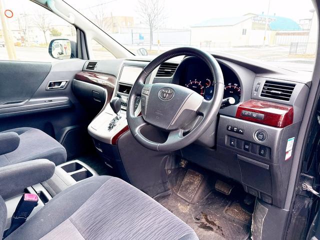 ヴェルファイア ２．４Ｚ　４ＷＤ　モデリスタエアロ　後期型　純正ナビ　後席モニター　パワースライド　２０ＡＷ　バックカメラ　３列シート　２列目オットマンシート　ＨＩＤ　スマートキー　ＭＴモード付　コーナーセンサー　ＥＴＣ（7枚目）