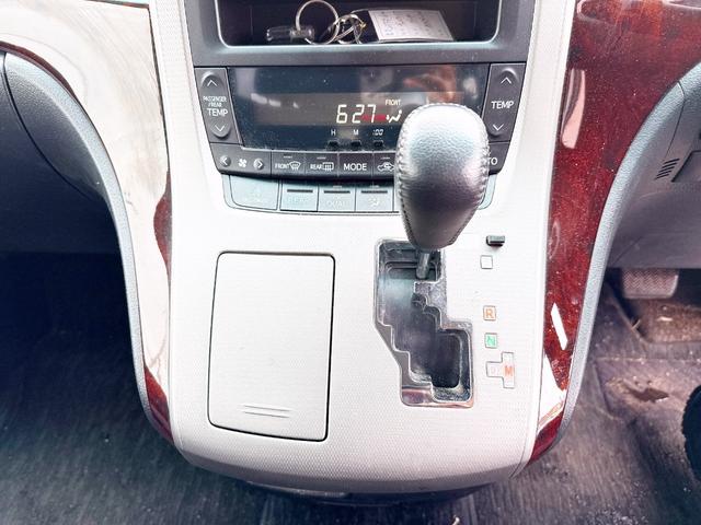 ヴェルファイア ２．４Ｚ　４ＷＤ　モデリスタエアロ　後期型　純正ナビ　後席モニター　パワースライド　２０ＡＷ　バックカメラ　３列シート　２列目オットマンシート　ＨＩＤ　スマートキー　ＭＴモード付　コーナーセンサー　ＥＴＣ（32枚目）