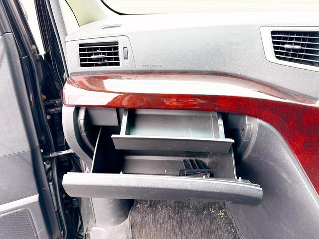 ヴェルファイア ２．４Ｚ　４ＷＤ　モデリスタエアロ　後期型　純正ナビ　後席モニター　パワースライド　２０ＡＷ　バックカメラ　３列シート　２列目オットマンシート　ＨＩＤ　スマートキー　ＭＴモード付　コーナーセンサー　ＥＴＣ（60枚目）