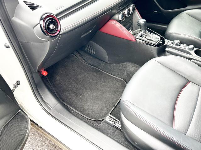 ＣＸ－３ ＸＤ　ツーリング　４ＷＤ　革シート　純正ナビ　フルセグＴＶ　バックカメラ　ローダウン　軽減ブレーキ　クルーズコントロール　スマートキー　アイドリングストップ　シートヒーター　ＭＴモード付　社外アルミ　横滑り防止（61枚目）