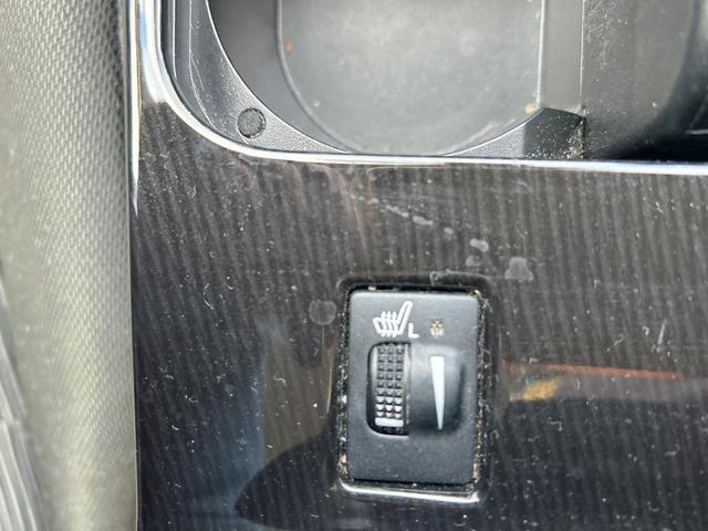 マークＸ ２５０Ｓ　Ｆｏｕｒ　４ＷＤ　本州仕入　純正ナビ　軽減ブレーキ　社外ライト　スマートキー　シートヒーター　クルーズコントロール　Ｂカメラ　純正アルミ　ＭＴモード付　フォグ　レーンキープアシスト　盗難防止装置　パワーシート（40枚目）