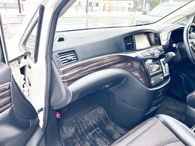 エルグランド ２５０ハイウェイスターＳ　４ＷＤ　本州仕入　両側パワースライドドア　純正ＨＤＤナビ　フルセグＴＶ　バックカメラ　後席モニター　純正ＬＥＤライト　純正フォグランプ　純正アルミ　ハーフレザーシート　クルーズコントロール　エンスタ（8枚目）