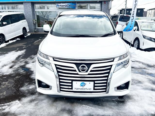 エルグランド ２５０ハイウェイスター　４ＷＤ　寒冷地仕様　純正ナビ　後席モニター　バックカメラ　両側パワースライド　２列目オットマンシート　ＬＥＤヘッドライト　スマートキー　横滑り防止　ＭＴモード　ハーフレザーシート　ＥＴＣ　純正アルミ（11枚目）