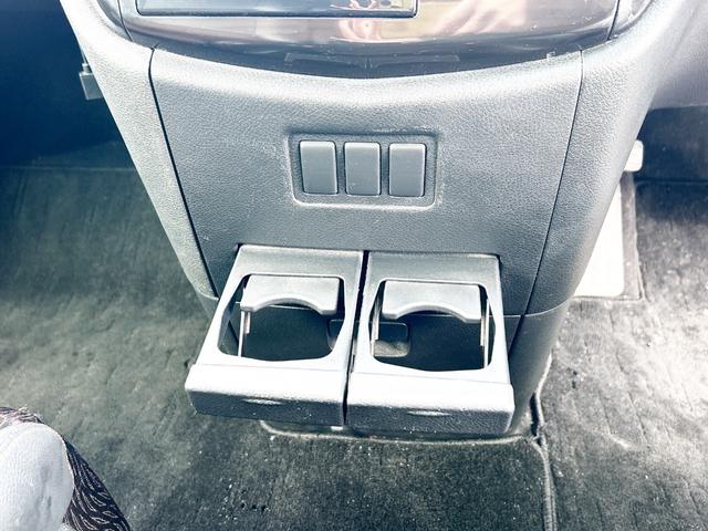 エルグランド ２５０ハイウェイスター　４ＷＤ　寒冷地仕様　純正ナビ　後席モニター　バックカメラ　両側パワースライド　２列目オットマンシート　ＬＥＤヘッドライト　スマートキー　横滑り防止　ＭＴモード　ハーフレザーシート　ＥＴＣ　純正アルミ（33枚目）