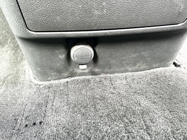 エルグランド ２５０ハイウェイスター　４ＷＤ　寒冷地仕様　純正ナビ　後席モニター　バックカメラ　両側パワースライド　２列目オットマンシート　ＬＥＤヘッドライト　スマートキー　横滑り防止　ＭＴモード　ハーフレザーシート　ＥＴＣ　純正アルミ（35枚目）