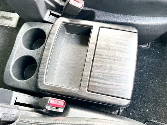 エルグランド ２５０ハイウェイスター　４ＷＤ　寒冷地仕様　純正ナビ　後席モニター　バックカメラ　両側パワースライド　２列目オットマンシート　ＬＥＤヘッドライト　スマートキー　横滑り防止　ＭＴモード　ハーフレザーシート　ＥＴＣ　純正アルミ（36枚目）