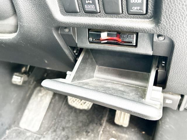 エルグランド ２５０ハイウェイスター　４ＷＤ　寒冷地仕様　純正ナビ　後席モニター　バックカメラ　両側パワースライド　２列目オットマンシート　ＬＥＤヘッドライト　スマートキー　横滑り防止　ＭＴモード　ハーフレザーシート　ＥＴＣ　純正アルミ（41枚目）