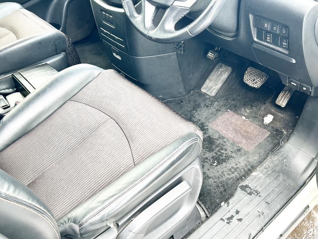 エルグランド ２５０ハイウェイスター　４ＷＤ　寒冷地仕様　純正ナビ　後席モニター　バックカメラ　両側パワースライド　２列目オットマンシート　ＬＥＤヘッドライト　スマートキー　横滑り防止　ＭＴモード　ハーフレザーシート　ＥＴＣ　純正アルミ（42枚目）