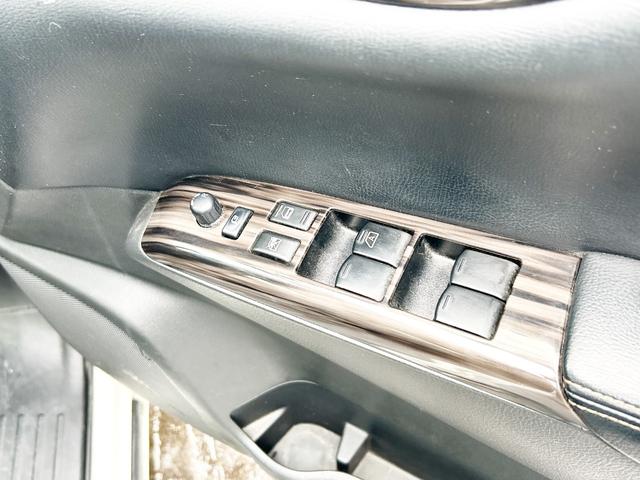 エルグランド ２５０ハイウェイスター　４ＷＤ　寒冷地仕様　純正ナビ　後席モニター　バックカメラ　両側パワースライド　２列目オットマンシート　ＬＥＤヘッドライト　スマートキー　横滑り防止　ＭＴモード　ハーフレザーシート　ＥＴＣ　純正アルミ（44枚目）