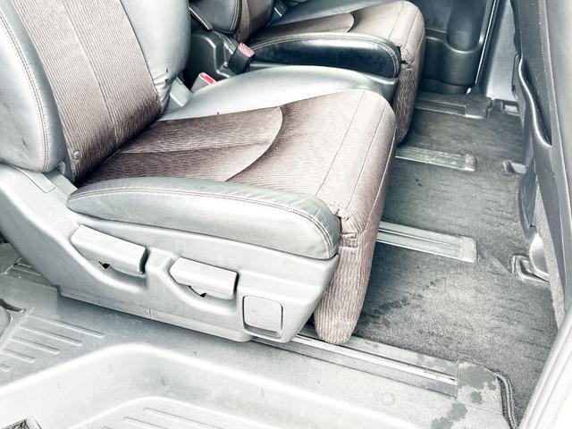 エルグランド ２５０ハイウェイスター　４ＷＤ　寒冷地仕様　純正ナビ　後席モニター　バックカメラ　両側パワースライド　２列目オットマンシート　ＬＥＤヘッドライト　スマートキー　横滑り防止　ＭＴモード　ハーフレザーシート　ＥＴＣ　純正アルミ（46枚目）