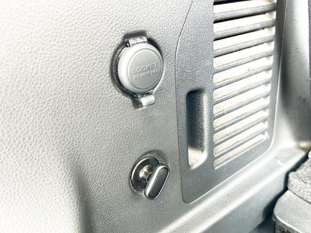 エルグランド ２５０ハイウェイスター　４ＷＤ　寒冷地仕様　純正ナビ　後席モニター　バックカメラ　両側パワースライド　２列目オットマンシート　ＬＥＤヘッドライト　スマートキー　横滑り防止　ＭＴモード　ハーフレザーシート　ＥＴＣ　純正アルミ（61枚目）