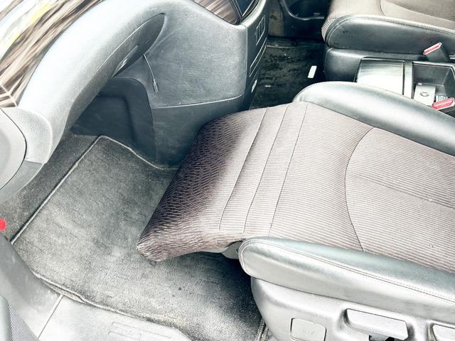 エルグランド ２５０ハイウェイスター　４ＷＤ　寒冷地仕様　純正ナビ　後席モニター　バックカメラ　両側パワースライド　２列目オットマンシート　ＬＥＤヘッドライト　スマートキー　横滑り防止　ＭＴモード　ハーフレザーシート　ＥＴＣ　純正アルミ（69枚目）