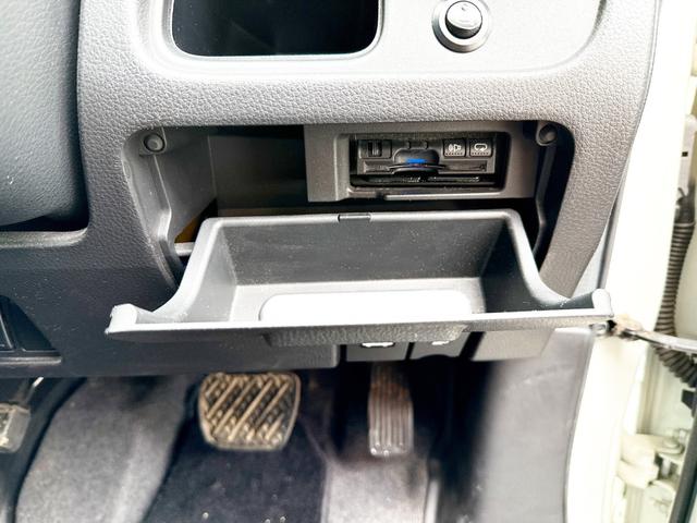 セレナ ハイウェイスター　Ｖエアロセレクション　４ＷＤ　本州仕入　寒冷地仕様　エアロ　社外ＳＤナビ　フルセグＴＶ　両側パワースライド　後席モニター　バックカメラ　スマートキー　クルーズコントロール　ＥＴＣ　タイミングチェーン車　盗難防止装置　フォグ（20枚目）