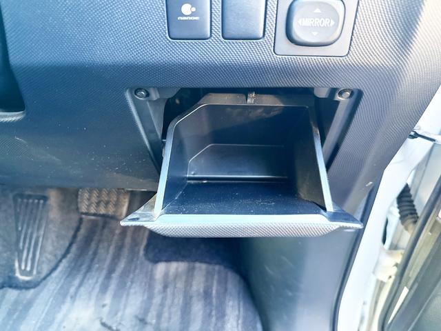 エスティマハイブリッド アエラス　４ＷＤ　本州仕入　寒冷地仕様　モデリスタエアロ　ムーンルーフ　両側パワースライドドア　社外ＳＤナビ　後席モニター　フルセグＴＶ　バックカメラ　プッシュスタート　スマートキー　クルコン　シートヒーター（30枚目）