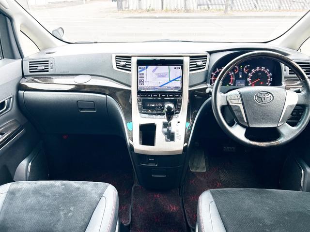 ヴェルファイア ２．４Ｚ　ゴールデンアイズ　４ＷＤ　後期型　アルパイン８型ナビ　後席モニター　フルセグＴＶ　両側パワースライド　電動リアゲート　ＨＩＤ　スマートキー　コーナーセンサー　　ハーフレザー　２列目オットマンシート　社外アルミ（6枚目）