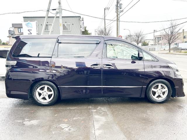 ヴェルファイア ２．４Ｚ　ゴールデンアイズ　４ＷＤ　後期型　アルパイン８型ナビ　後席モニター　フルセグＴＶ　両側パワースライド　電動リアゲート　ＨＩＤ　スマートキー　コーナーセンサー　　ハーフレザー　２列目オットマンシート　社外アルミ（23枚目）