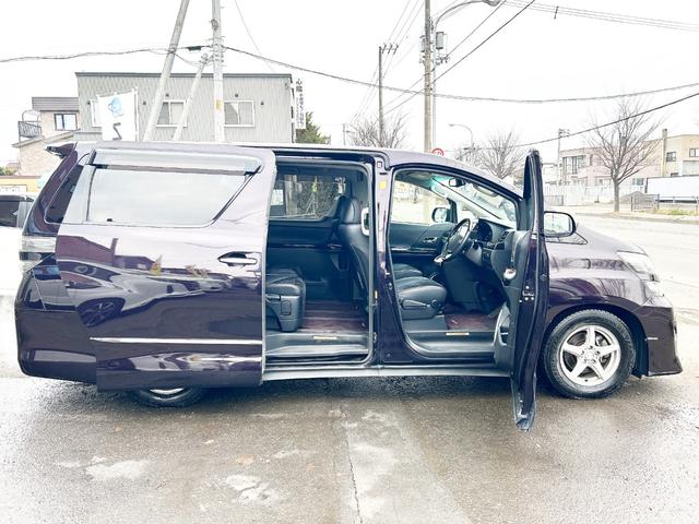 ヴェルファイア ２．４Ｚ　ゴールデンアイズ　４ＷＤ　後期型　アルパイン８型ナビ　後席モニター　フルセグＴＶ　両側パワースライド　電動リアゲート　ＨＩＤ　スマートキー　コーナーセンサー　　ハーフレザー　２列目オットマンシート　社外アルミ（24枚目）