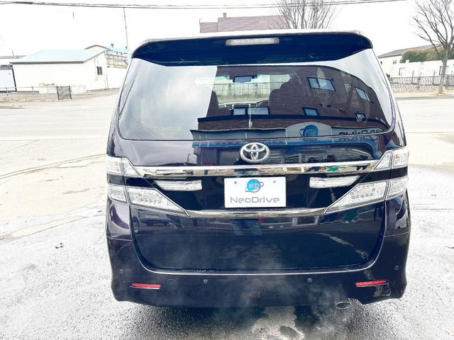 ヴェルファイア ２．４Ｚ　ゴールデンアイズ　４ＷＤ　後期型　アルパイン８型ナビ　後席モニター　フルセグＴＶ　両側パワースライド　電動リアゲート　ＨＩＤ　スマートキー　コーナーセンサー　　ハーフレザー　２列目オットマンシート　社外アルミ（26枚目）