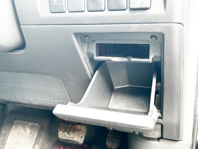 ヴェルファイア ２．４Ｚ　ゴールデンアイズ　４ＷＤ　後期型　アルパイン８型ナビ　後席モニター　フルセグＴＶ　両側パワースライド　電動リアゲート　ＨＩＤ　スマートキー　コーナーセンサー　　ハーフレザー　２列目オットマンシート　社外アルミ（43枚目）