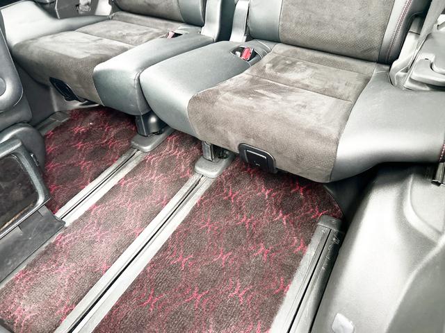 ヴェルファイア ２．４Ｚ　ゴールデンアイズ　４ＷＤ　後期型　アルパイン８型ナビ　後席モニター　フルセグＴＶ　両側パワースライド　電動リアゲート　ＨＩＤ　スマートキー　コーナーセンサー　　ハーフレザー　２列目オットマンシート　社外アルミ（58枚目）