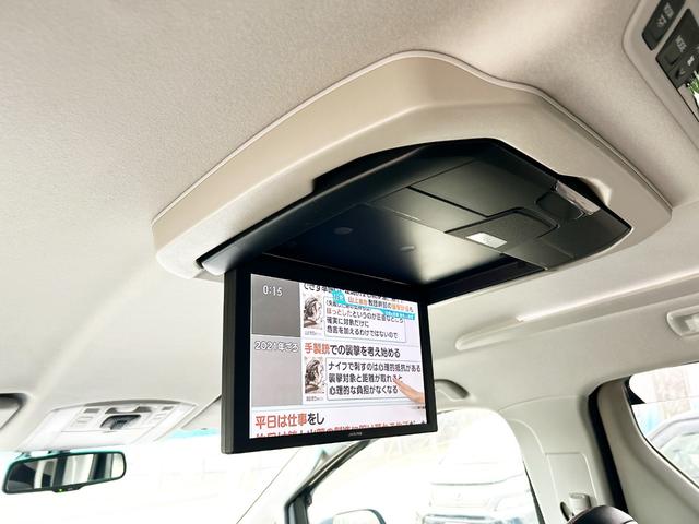 ヴェルファイア ２．４Ｚ　ゴールデンアイズ　４ＷＤ　後期型　アルパイン８型ナビ　後席モニター　フルセグＴＶ　両側パワースライド　電動リアゲート　ＨＩＤ　スマートキー　コーナーセンサー　　ハーフレザー　２列目オットマンシート　社外アルミ（64枚目）