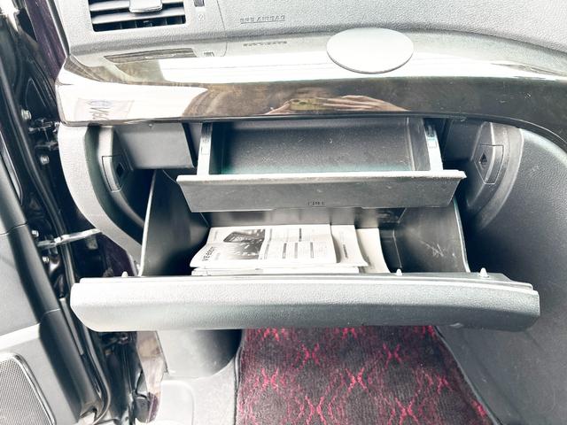 ヴェルファイア ２．４Ｚ　ゴールデンアイズ　４ＷＤ　後期型　アルパイン８型ナビ　後席モニター　フルセグＴＶ　両側パワースライド　電動リアゲート　ＨＩＤ　スマートキー　コーナーセンサー　　ハーフレザー　２列目オットマンシート　社外アルミ（68枚目）