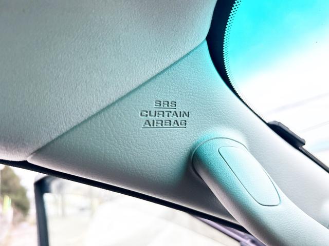 ヴェルファイア ２．４Ｚ　ゴールデンアイズ　４ＷＤ　後期型　アルパイン８型ナビ　後席モニター　フルセグＴＶ　両側パワースライド　電動リアゲート　ＨＩＤ　スマートキー　コーナーセンサー　　ハーフレザー　２列目オットマンシート　社外アルミ（70枚目）