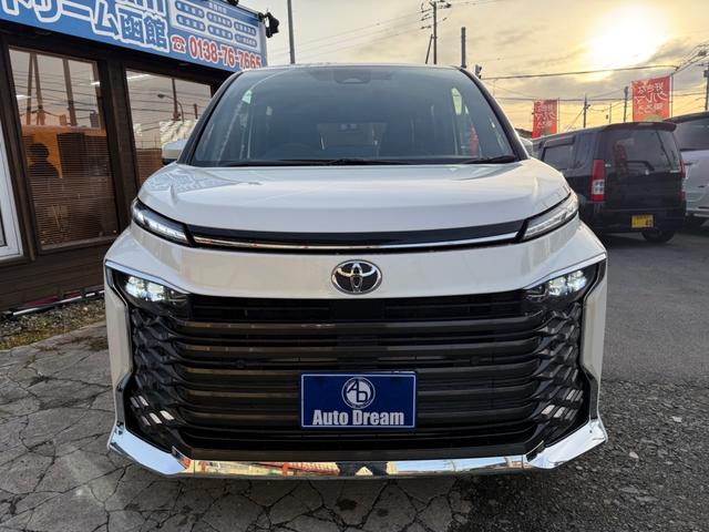 ヴォクシー Ｓ－Ｚ　純正１０型ナビ／前席シートヒーター／バックモニター／レーダークルーズコントロール／クリアランスソナー／純正１７インチアルミ／ＬＥＤヘッドライト（2枚目）