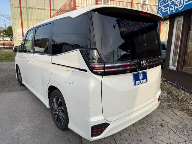 ヴォクシー Ｓ－Ｚ　純正１０型ナビ／前席シートヒーター／バックモニター／レーダークルーズコントロール／クリアランスソナー／純正１７インチアルミ／ＬＥＤヘッドライト（5枚目）