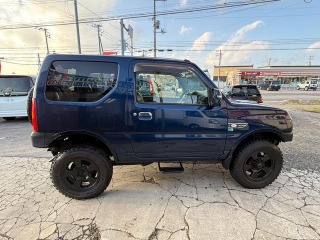 ジムニー ランドベンチャー　４ＷＤ　リフトアップ車　社外バンパー　社外ステップ　キーレスエントリー　電動格納ミラー　ドライブシートヒター　社外グリル　スキットプレート（9枚目）